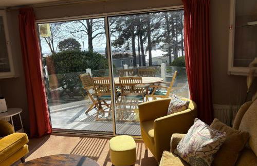 Robins Lodge by the sea - Photo 1