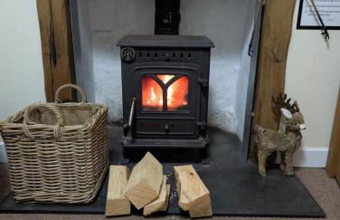 Synod Farm Cottage, 5 Person Hot Tub, Pets Welcome - Photo 1