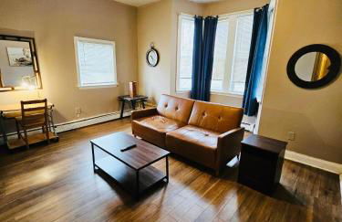 Suites on East Side near Whole Foods, Brown University, Miriam Hospital, MBTA, Downtown, - Foto 1