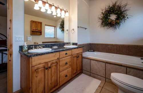 Snowcrest C304Ski Getaway Hot Tub & Theater Room - Foto 40