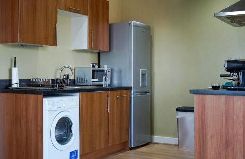 Stylish 2-Bed Apartment, Free Parking, Walk to Hospital & Uni - Foto 20