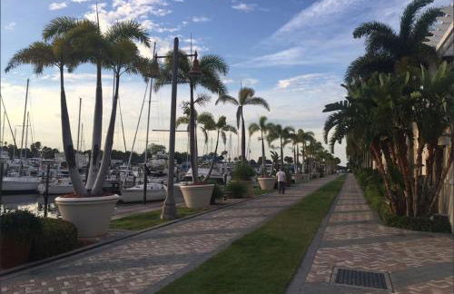 Beautiful New Luxury Townhome with Private Beach and Swimming Pools - Foto 32