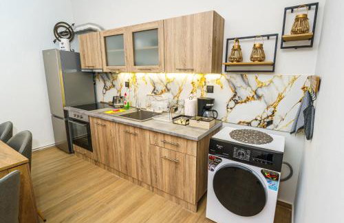 Four lakes luxury suites - Photo 22