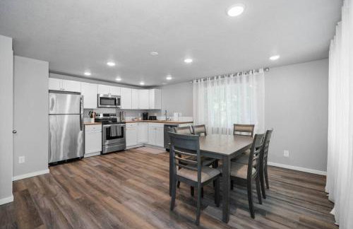 Historic Manor with 8 BDRMS 9 BATHS & 3 Kitchens - Foto 55