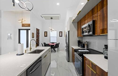 Brand-New - Contemporary Gem-Pool Game Room BBQ - Foto 13