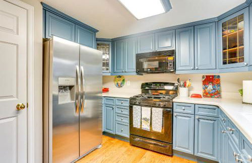 Spacious Family Home with Deck and Yard in Littleton! - Foto 10