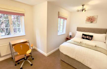 Stylish quaint home hosted by ESONGRACE Stays in Stoke-on-Trent - Perfect for Families - Contractors - Holiday makers - Emergency Housing - Professionals - Foto 9