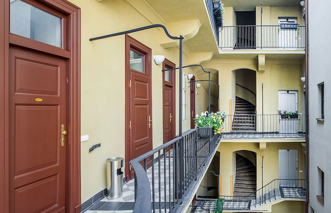 4 Arts Apartments by Adrez Living - Photo 42