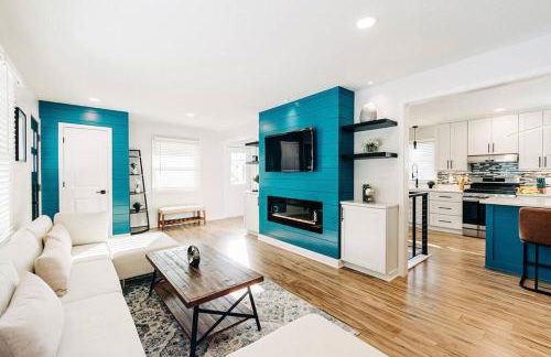 Beautiful luxury home freshly renovated with big yard, seating & grill pad - Foto 1