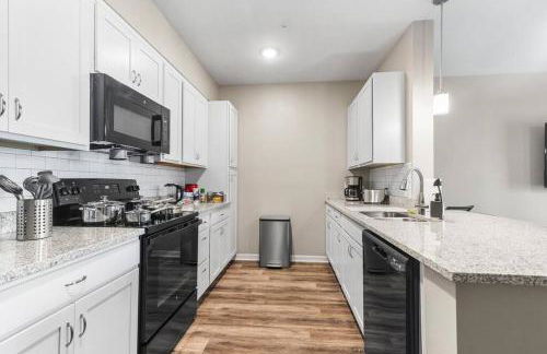 Luxe 1BR/1BA: Dive, Rest, Explore. Book Now! - Foto 9