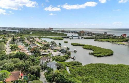 Tropical Oasis, 5 Mins to Beach - Foto 61