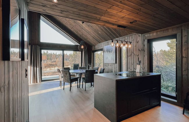 Modern Mountain Cabin - Outdoor Hot Tub - 8 Beds - Photo 33