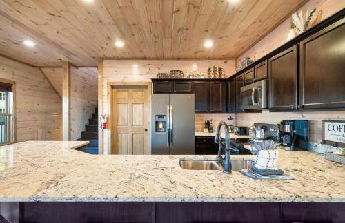 Winter Special, Sleeps 20, Theater, HotTub, Game, Pet Friendly - Photo 100