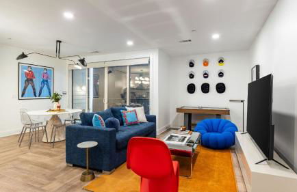 Dual Bachelor Pads w/ Rooftop Lounge & Games Sleeps 26 5 Min to Broadway - Foto 10