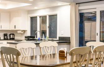 Serene Hilltop Oasis Above the City w Private Pool - Foto 74