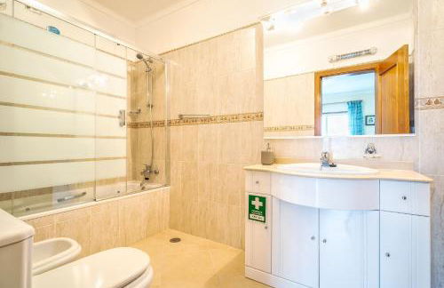 Pool View 2 bedroom 1st floor apartment, Oasis Parque near Alvor AT14 - Foto 24