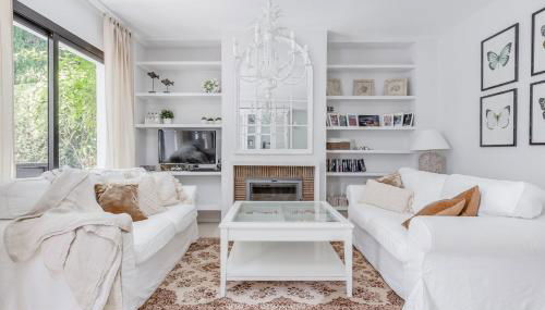 Charming Beachside Townhouse in San Pedro A Lovely Retreat Steps from the Shore - Photo 2