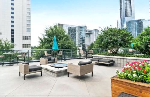 Skyline Retreat Penthouse, Top Floor, Year round Pool, City View! - Foto 58