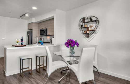 Luxury by the Beach with Pool, Gym, Game Room - Photo 23