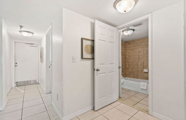 Top Floor Oceanfront Condo w Pool Beach Access - Foto 23