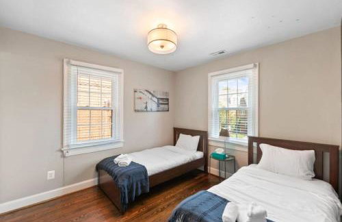 Massive 5BR Historic CozySuites House - Photo 11