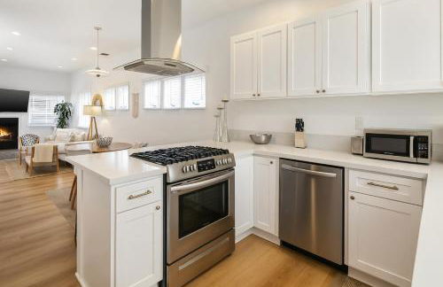 Exclusive 2BD 3BA with Balcony - Photo 7