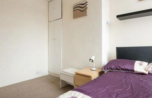 Comfy Home King Size Bed close to Asda & Sefton Park, Very Fast WIFI! - Foto 29