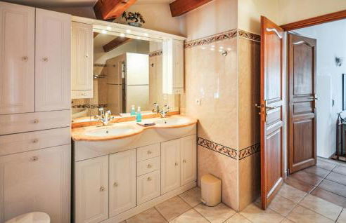 Nice Home In Ste-Anastasie-Sissole - Photo 31