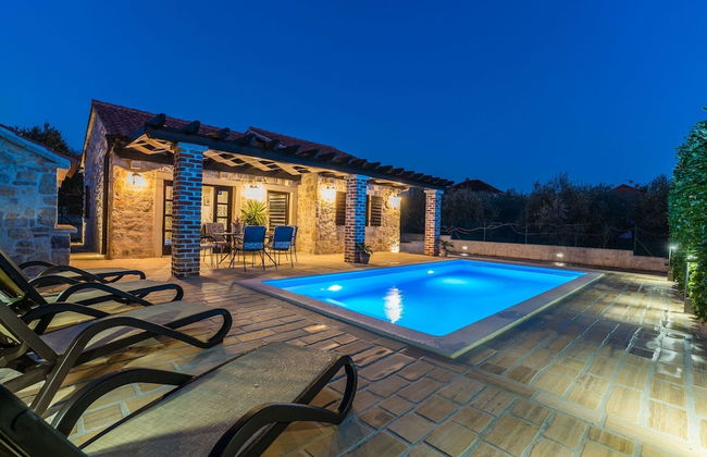 Holiday Home in Sukosan With sea Beach - Foto 1