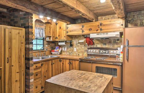 Peaceful Log Cabin Escape Near Table Rock Lake! - Foto 9