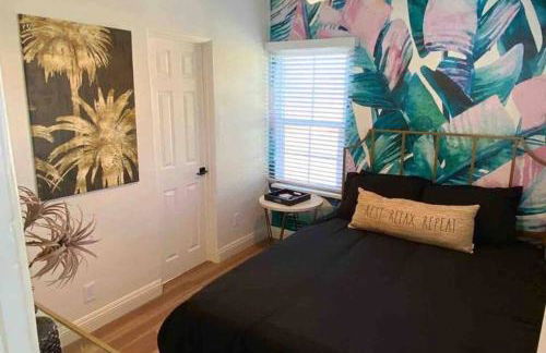 Crown Point Home w/ Cowboy Pool 2 Blocks to Bay - Foto 13