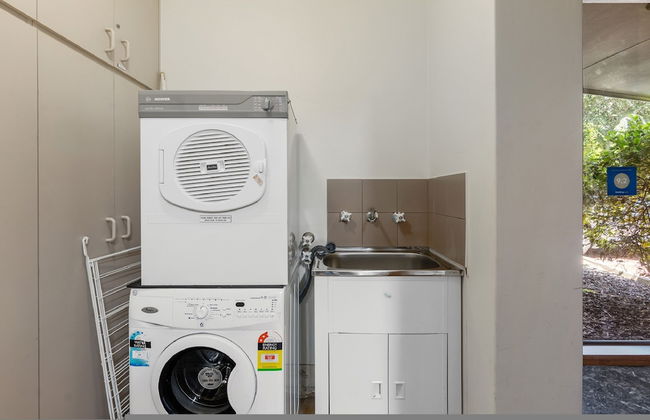 By The Sea Beachfront Apartment Wifi - Photo 23