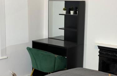 NEW Unique 4 Bed Families Contractors 靠近唐人街 - Foto 12