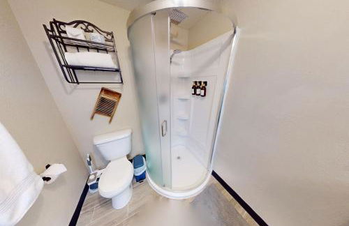 Train Themed Hobo Hideaway Near City Square - Foto 9