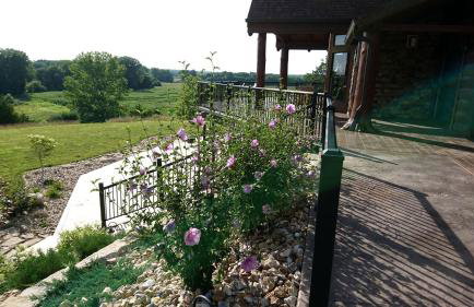 Stunning Private Cabin Getaway with Gorgeous Fireplace near Quincy, Illinois - Foto 3