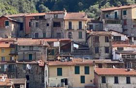 Iconic Italian Townhouse w Rooftop Terrace & Mountain View, Pigna - Foto 39