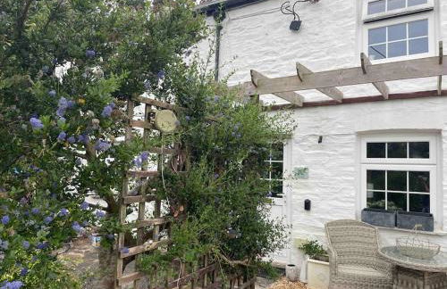 Tiny romantic cottage for two. - Photo 29