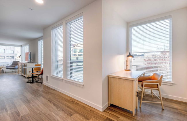 Marina Square Suites - Photo 10