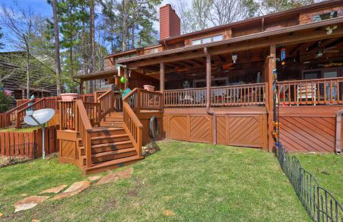 Lakefront Stillwaters Villa with Deck and Private Dock - Foto 28