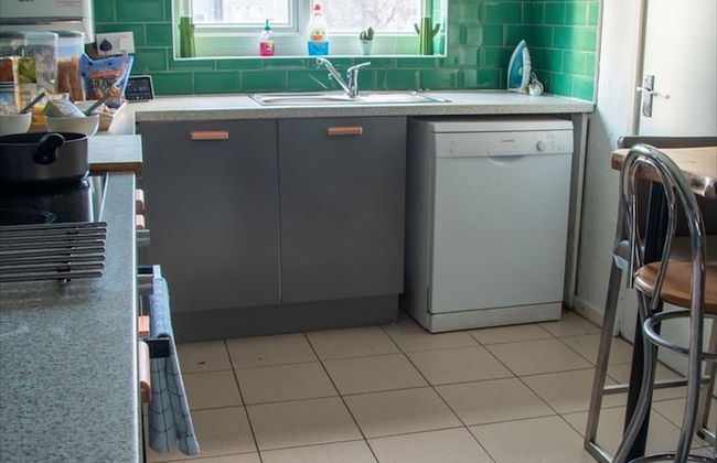 New Cross Mews 4 Bedroom 2 Bathrooms Fast Wifi Parking Sleeps up to 12 - Photo 19