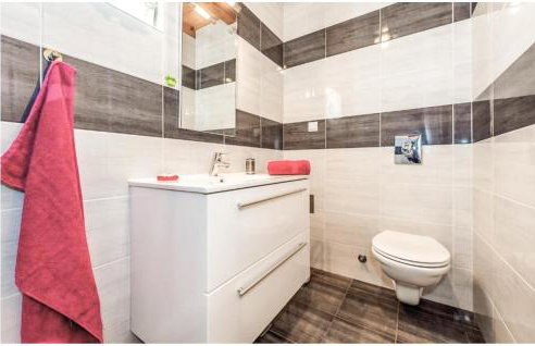 2 Bedroom Stunning Home In Konjevrate - Foto 6