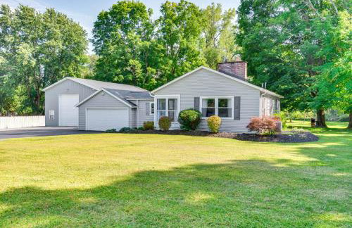 Near Trails and Wineries Victor Getaway with Fire Pit - Foto 25