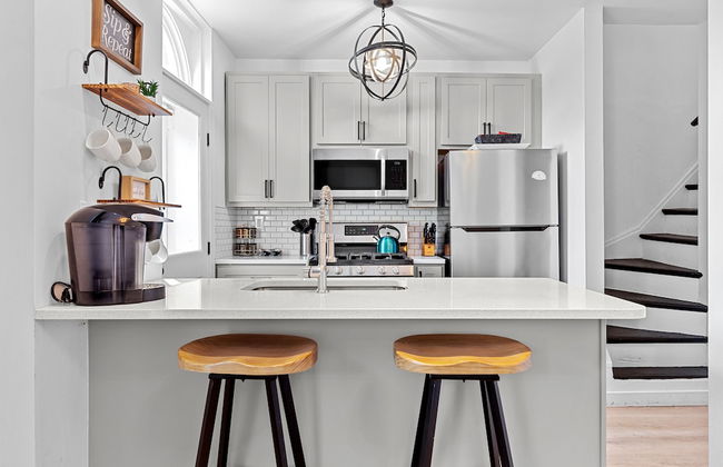 Cozy Family Getaway - JZ Vacation Rentals - Photo 10