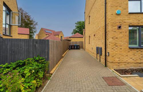 London 4-Bed in Coulsdon, 20 mins Gatwick, Parking - Foto 35