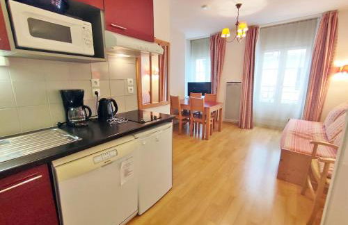 Oo, T2, centre Luchon, wifi, casier à skis, ascenseur, 4 personnes - Foto 2