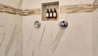 5BR Villa with Heated Pool & BBQ - SoHo, Downtown Tampa and Airport - Foto 4, Shower