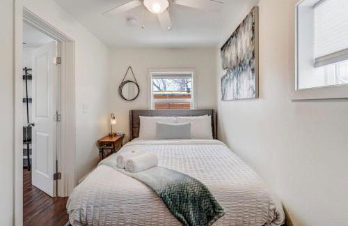 Baby Blue Cottage Downtown Hot Tub BBQ Fire Pit - Foto 5