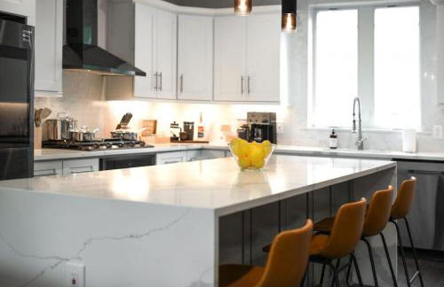 HostWise Stays - The Charlotte - Rooftop patio, Garage Parking, Prime Location, Large 3 Story Home - Foto 19