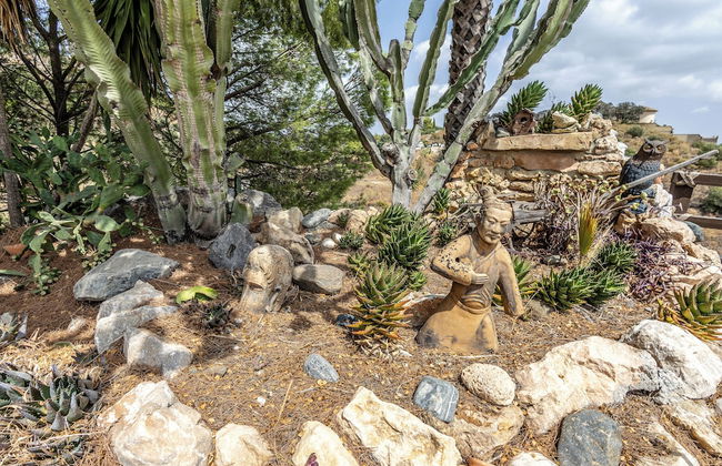 Luxurious Private Cabin Pool Hottub & Fireplace - Photo 32