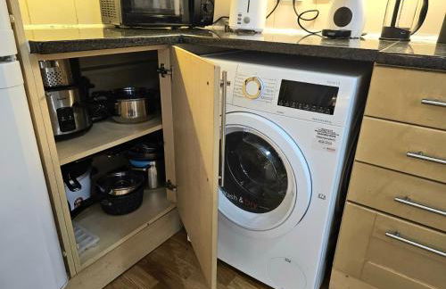 Spacious & Cosy 2 Bedroom Home plus 2 Sofa-beds with Private Entrance and Back Patio, 3 min walk to Earl's Court Station - Photo 17